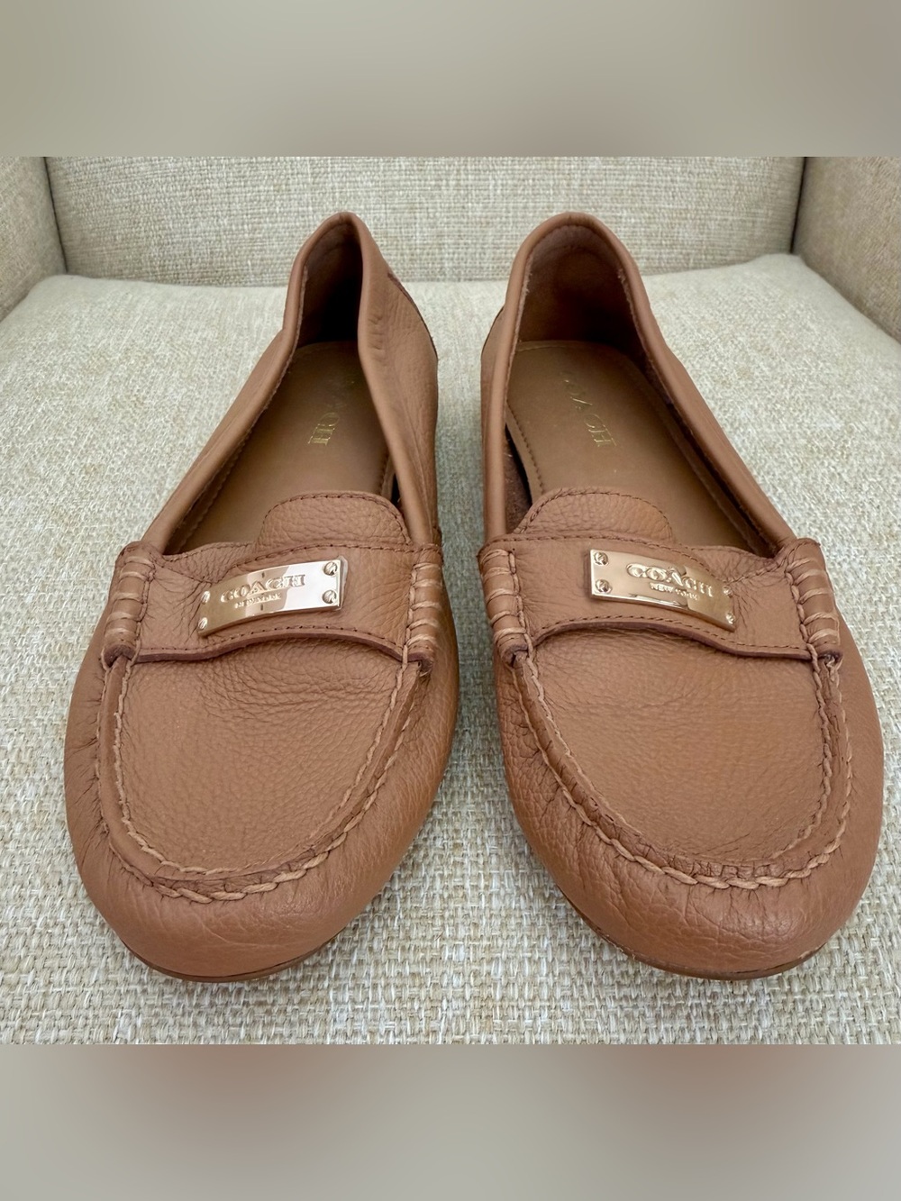 Coach Fredrica Tan Leather Loafers with Gold Plaque Flats Camel 8.5 Women’s - Picture 2 of 10